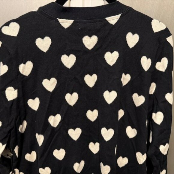 Retro Black & White heart V-neck cardigan sweater - Picture 13 of 16